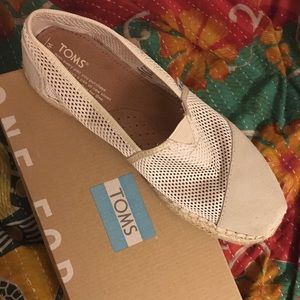 Classic "Natural Mesh" TOMS - New With Tags!