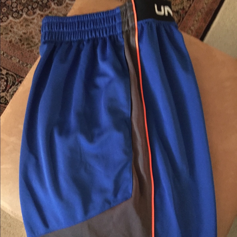 Boys Under Armour Youth Medium Athletic Shorts