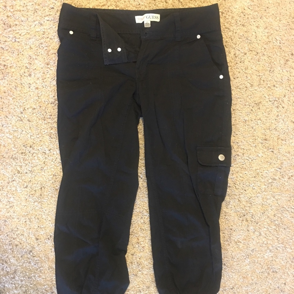 Black Loose Guess Capri Jeans in Size 5