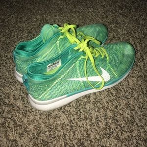 NIKE FREE TR FLYKNIT