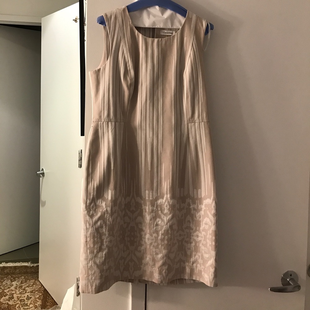 Calvin Klein Beige and White Dress Size 8