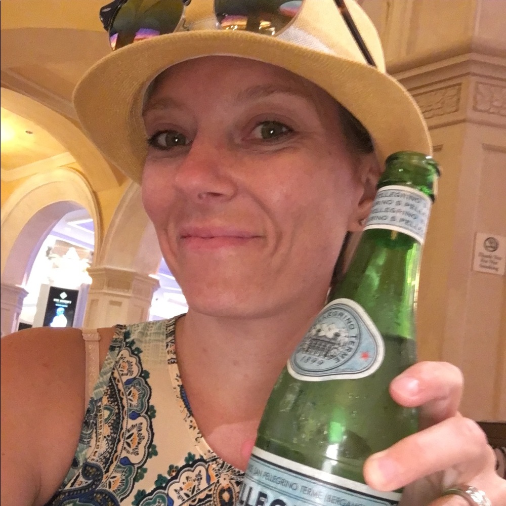 Meet your Posher, Tona