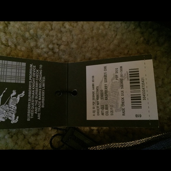 Burberry scarf - Picture 2 of 3