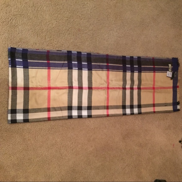 Burberry scarf - Picture 3 of 3