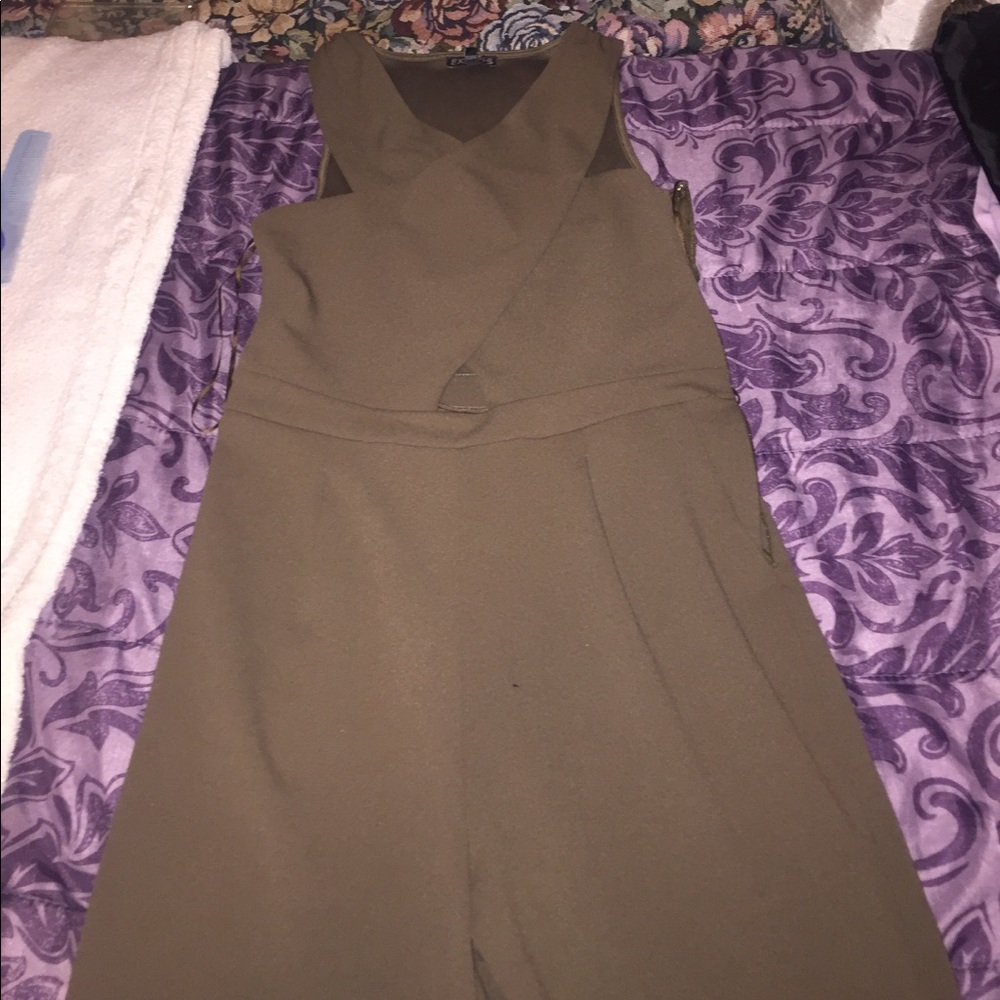 Jump suit olive