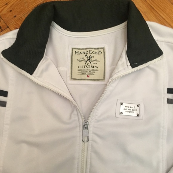 ⭐️HOST PICK⭐️White zip up jacket/sweater Marc Ecko - Picture 2 of 4