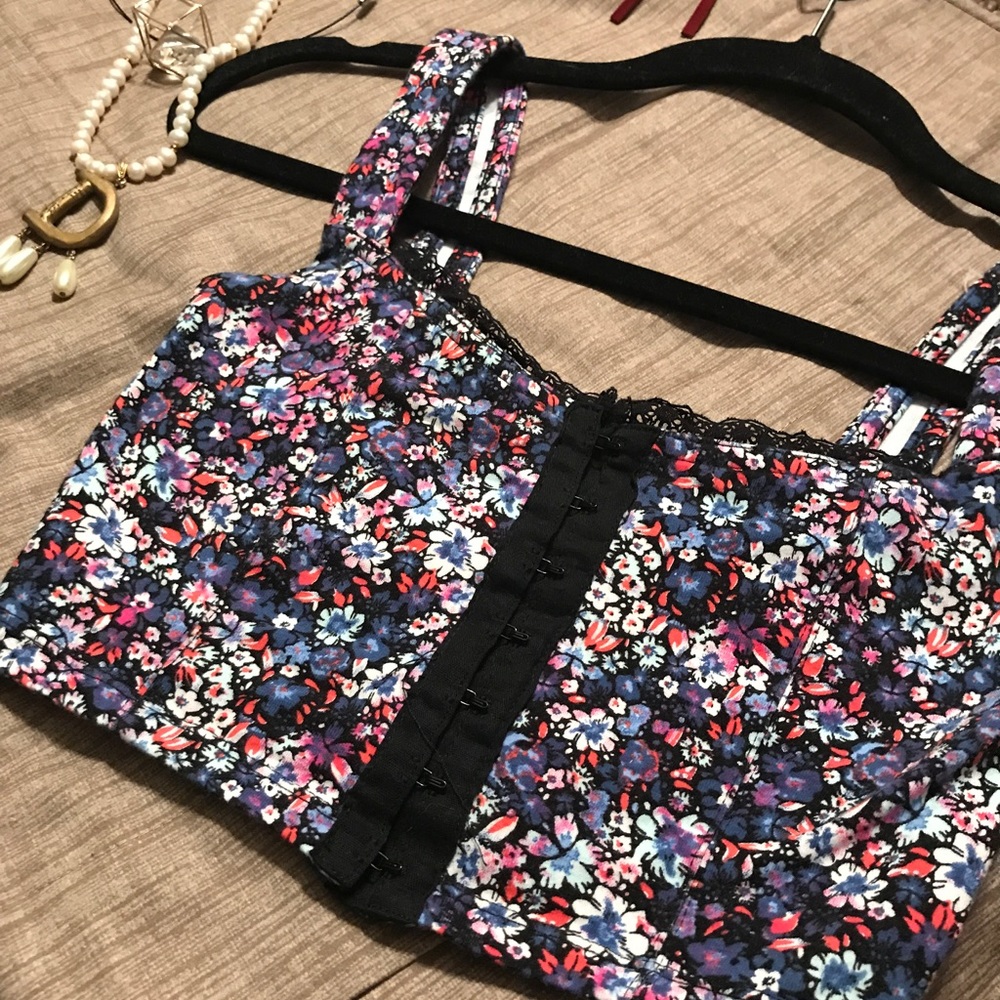 SOLD Mudd floral crop top