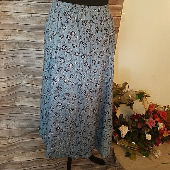 Pret'e Blue Floral Skirt - Picture 4 of 6