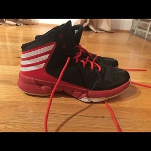 ADIDAS Derrick Rose Kids Basketball 🏀Shoes Sz 4