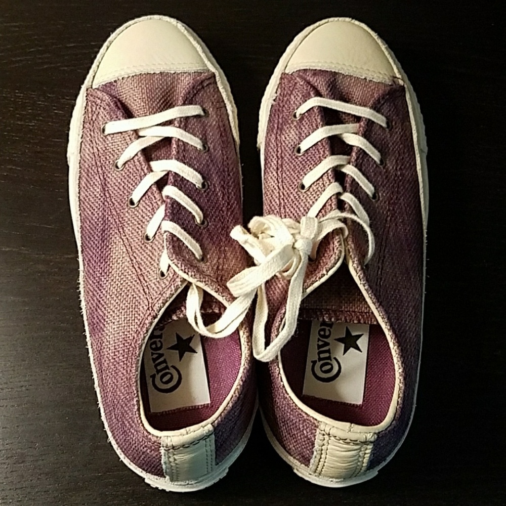 Like new purple Converse sneakers