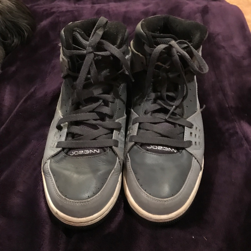 Men's Size 10 Jordan basketball shoes
