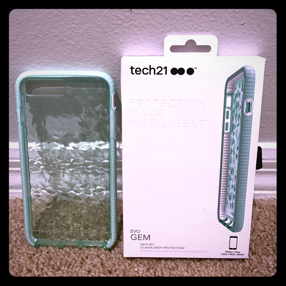 Tech21 iPhone 7 plus case mint green