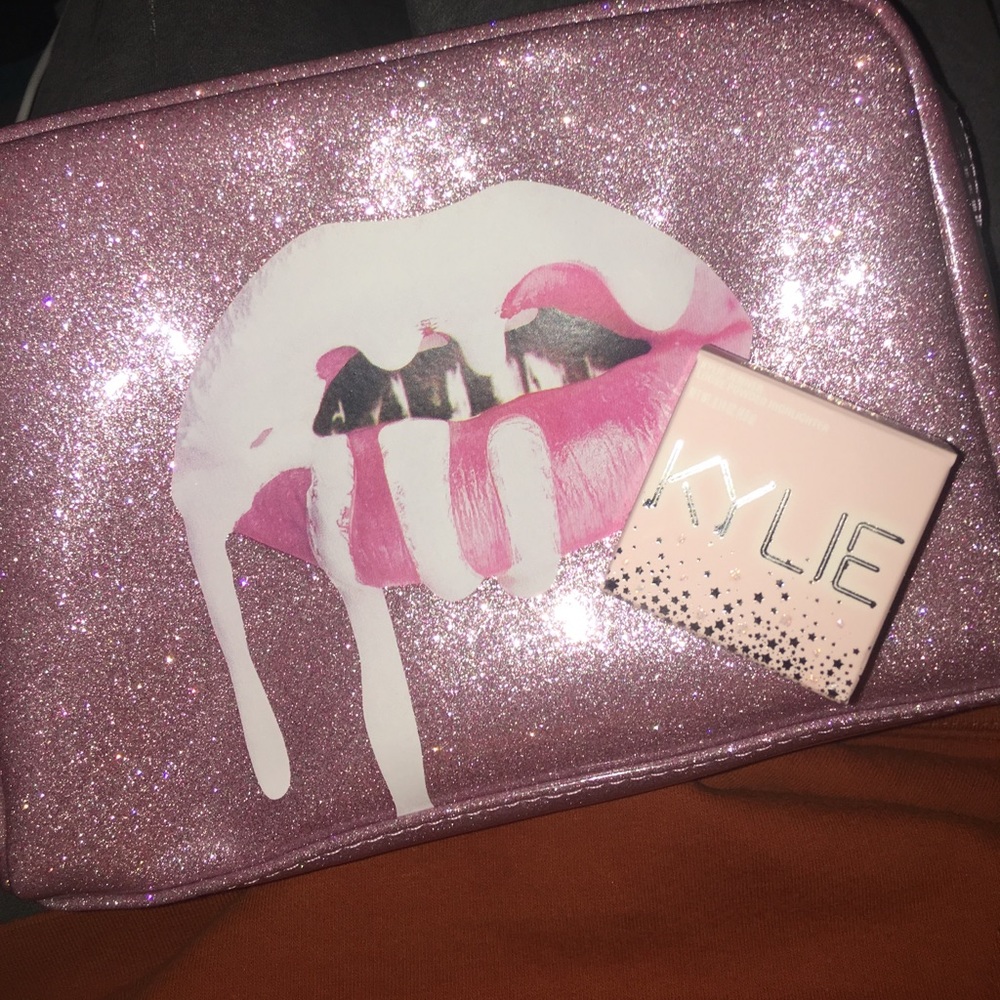 Kylie cosmetics queen highlighter