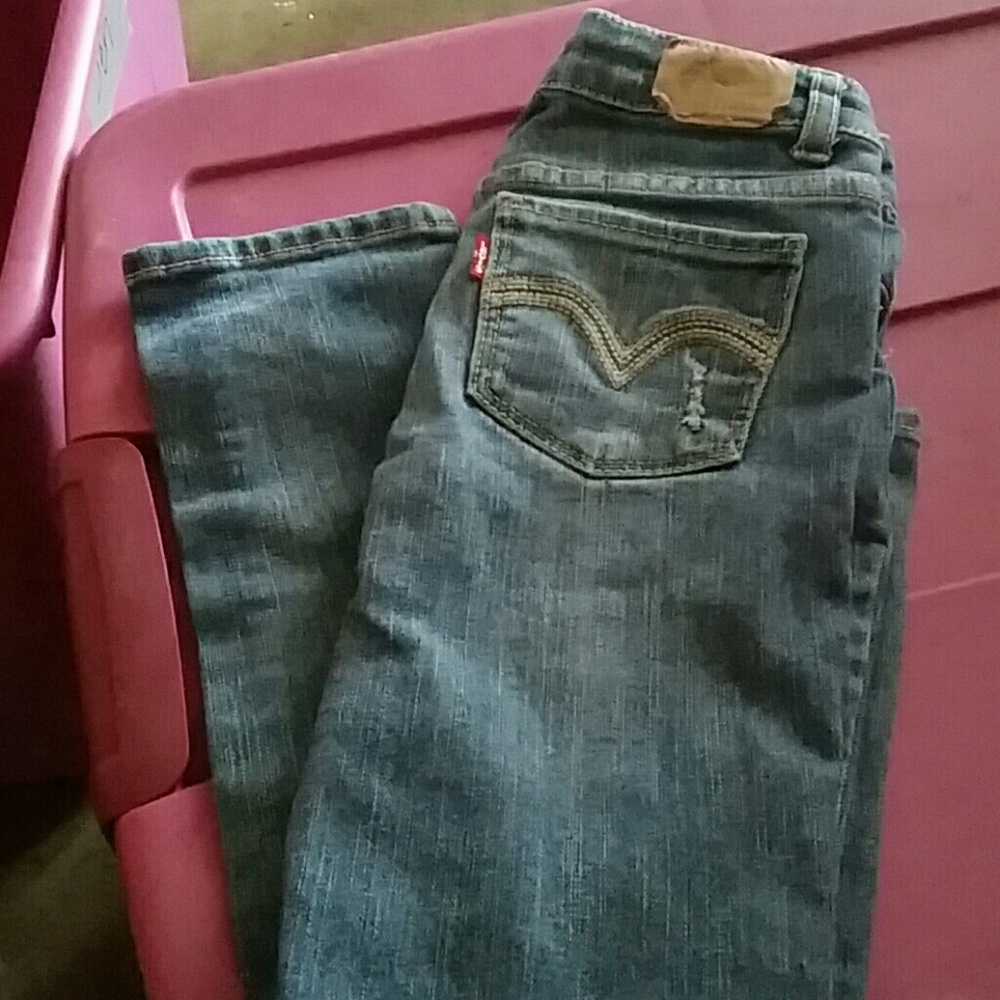 Girls distressed levi's