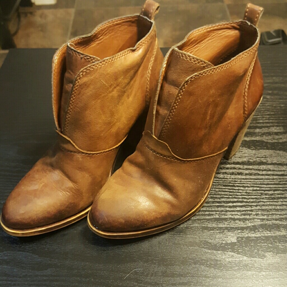 100% Leather Lucky Brand Block Heel Booties