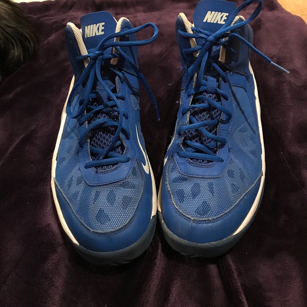 Men's Size 10.5 blue Nike basketball shoe