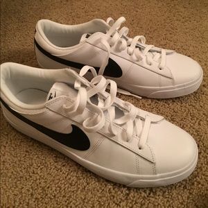 Men's vintage nike sneakers