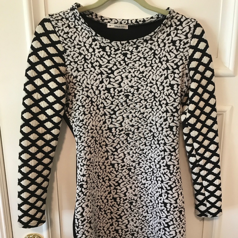 Black and white half sleeve dress