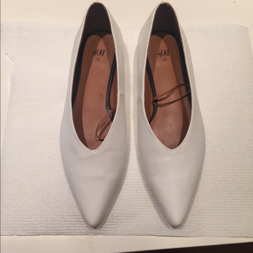 H&M faux leather white pointed flats
