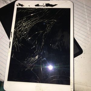 ipad mini (does not work, selling for parts)