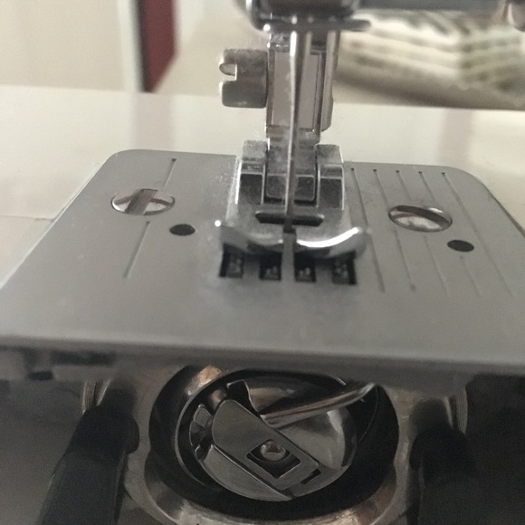 Sewing Machine - Picture 2 of 4