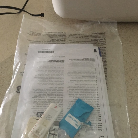 Sewing Machine - Picture 4 of 4