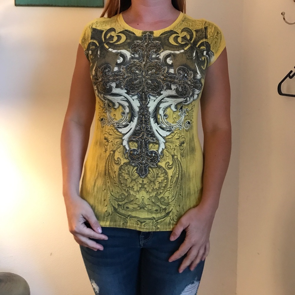 Ejel Yellow shirt plus studs