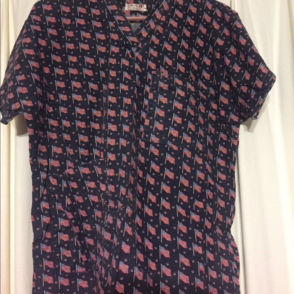 Two pocket scrub top