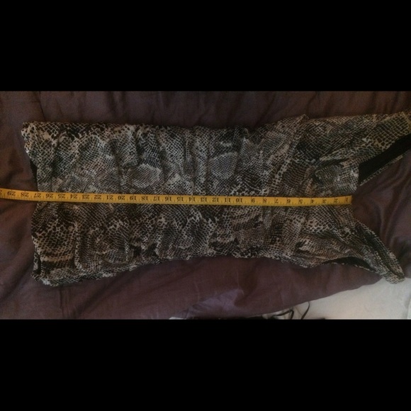 LAST CHANCE BEFORE DONATING!
Black and silver leopard/sequin dress - Picture 2 of 4