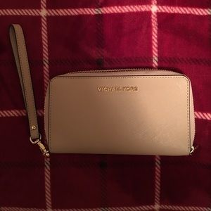 Michael Kors Jet Set Travel Wallet