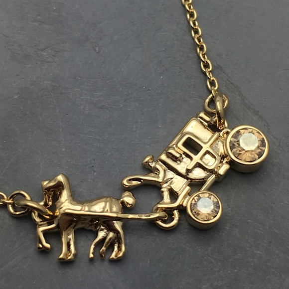 Coach horse and a carriage necklace - Picture 5 of 8
