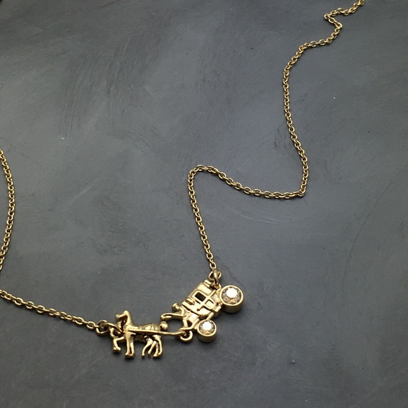 Coach horse and a carriage necklace - Picture 2 of 8