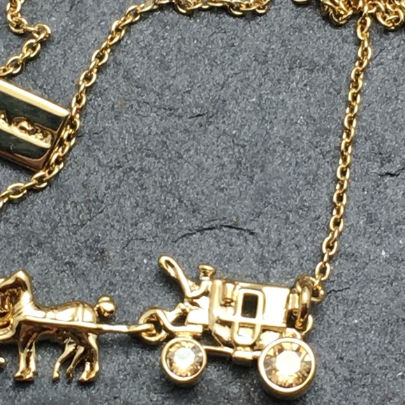 Coach horse and a carriage necklace - Picture 7 of 8