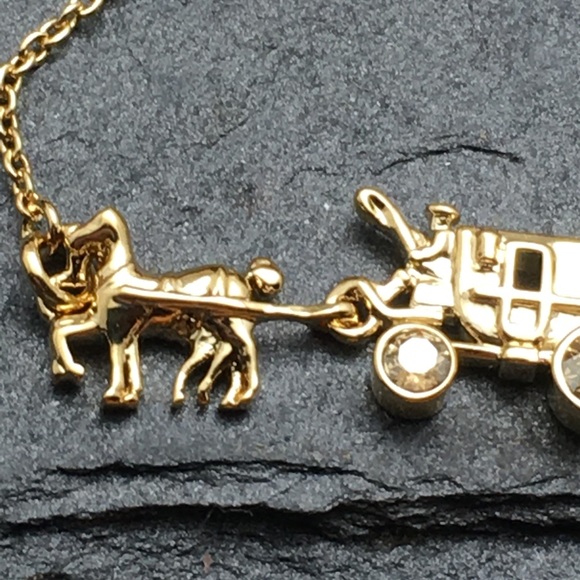 Coach horse and a carriage necklace - Picture 3 of 8