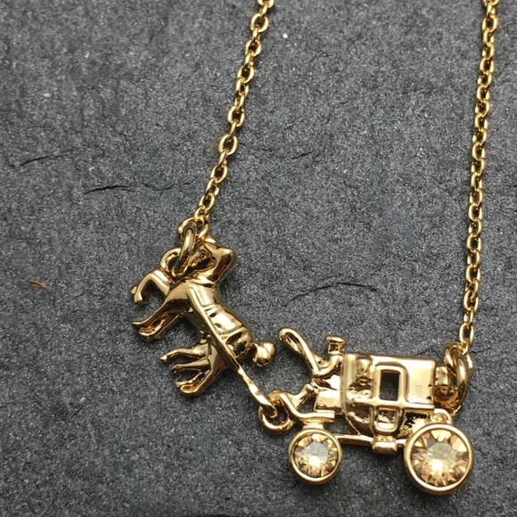 Coach horse and a carriage necklace - Picture 8 of 8