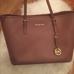 Michael Kors Jet Set Tote