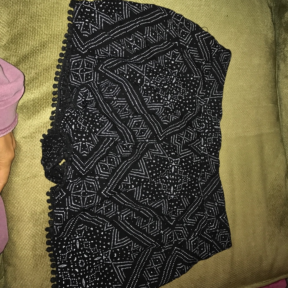 Patterned flowy black and white shorts