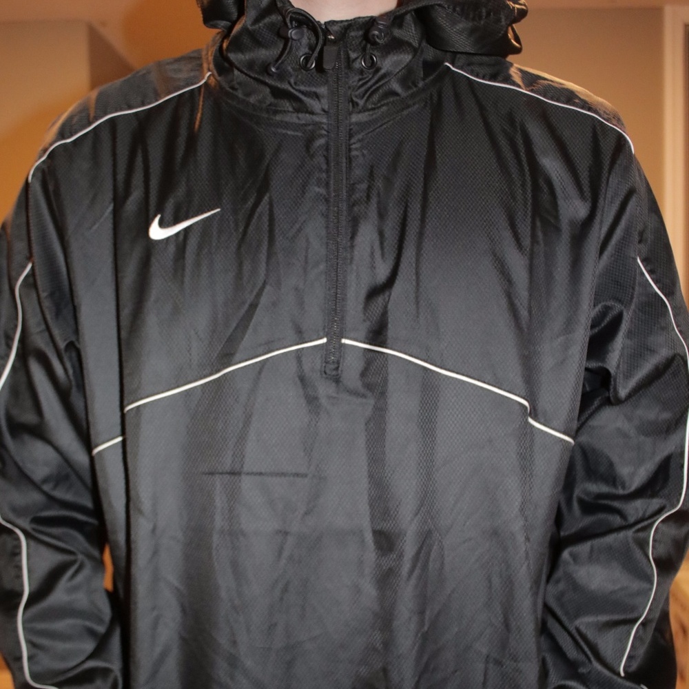 Nike rain/running/windbreaker jacket w/ hood.