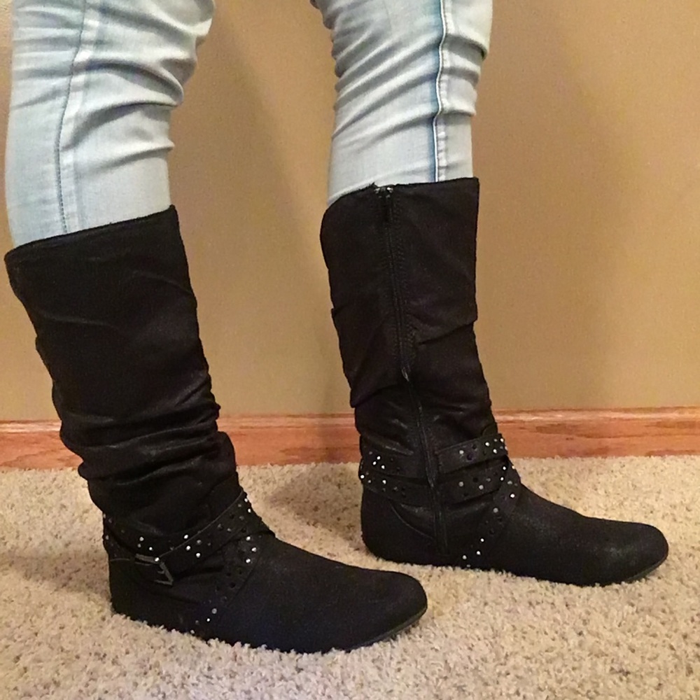 BLACK HIGH BOOTS