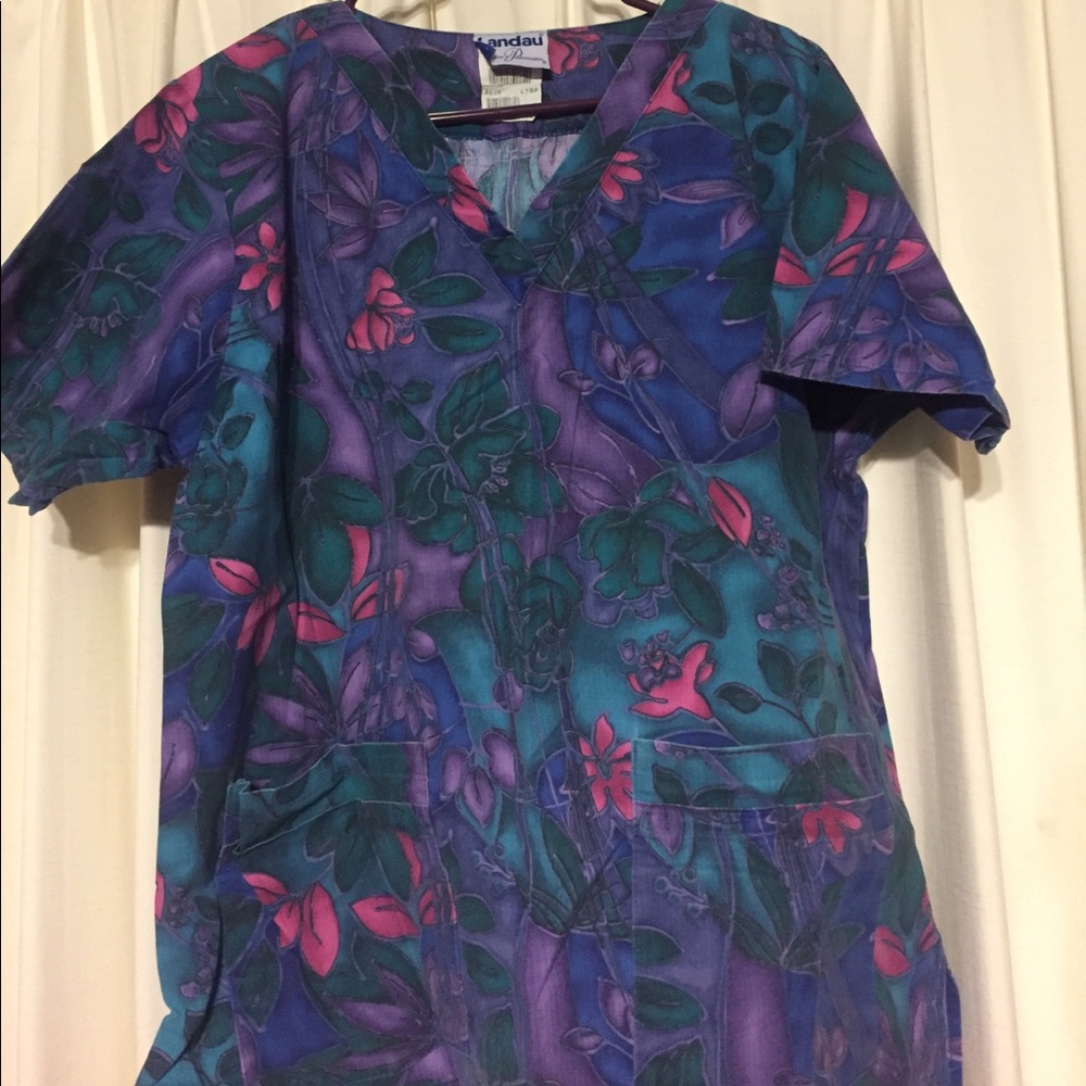 4 pocket scrub top