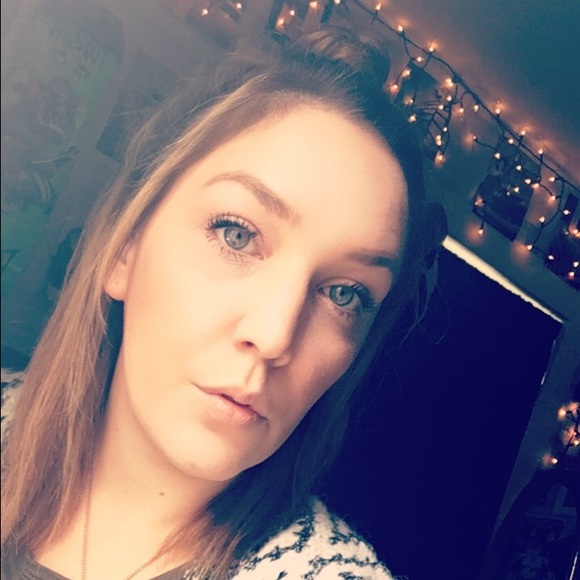 Meet your Posher, Paige - Picture 2 of 3