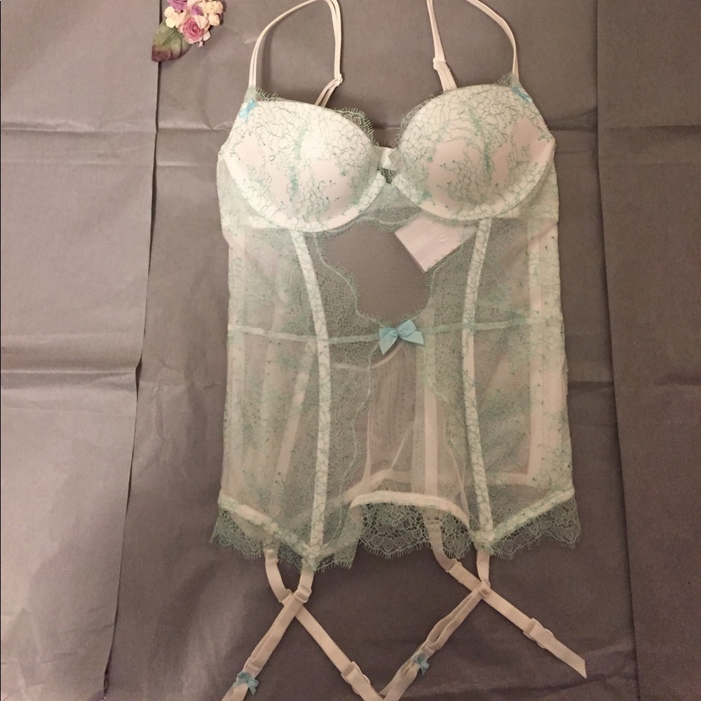 I do Victoria's Secret Bustier