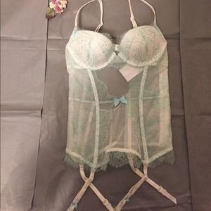 I do Victoria's Secret Bustier