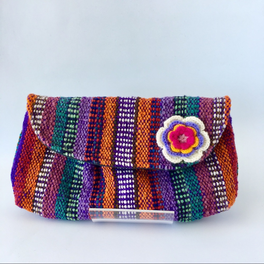 Beautiful woven clutch for your hip outings!