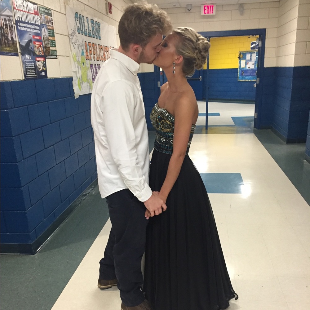 size 2 black sherri hill dress