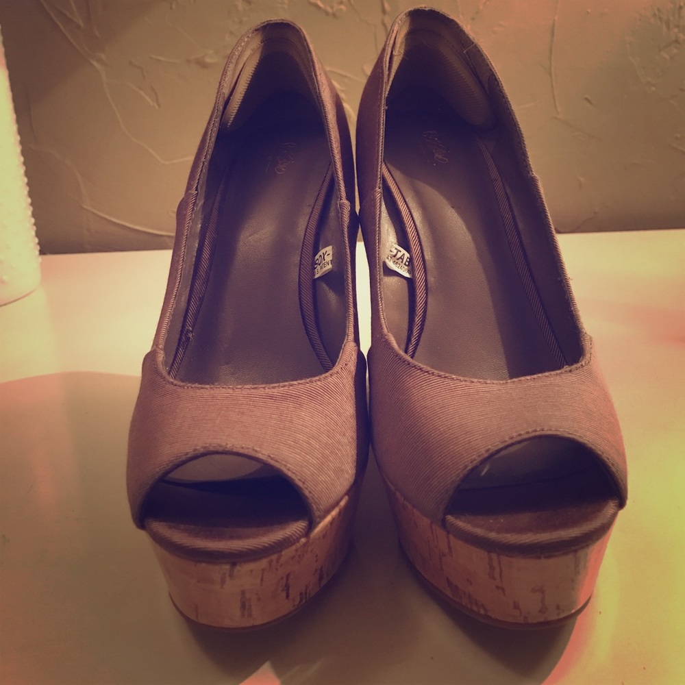 Mossimo wedges worn once, cork bottom