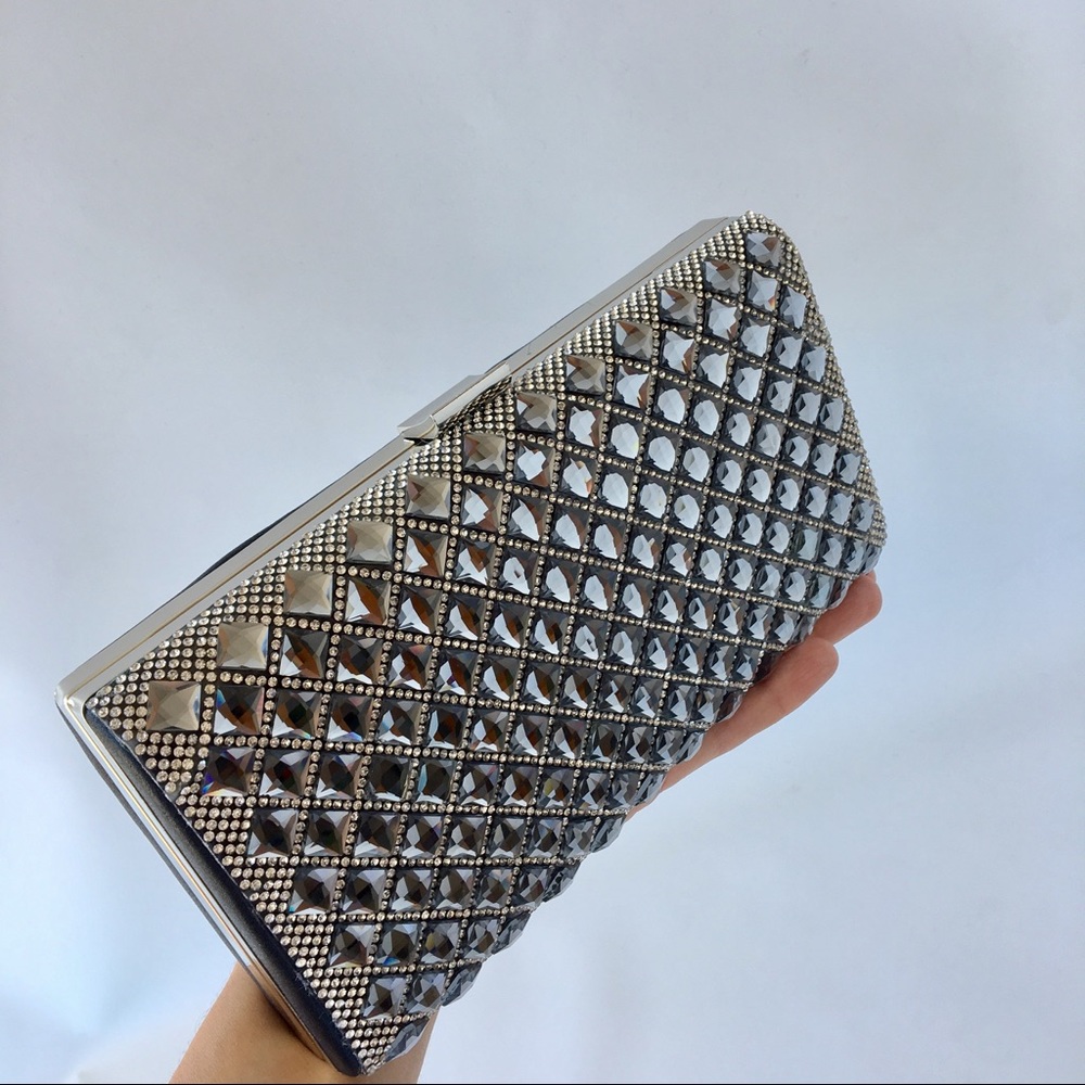 Fab night out! Crystal embellished evening clutch. - Picture 2 of 4