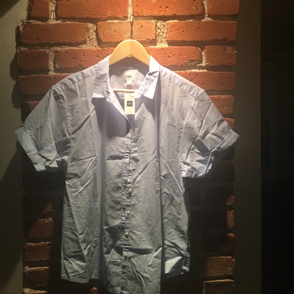 Gap shirt