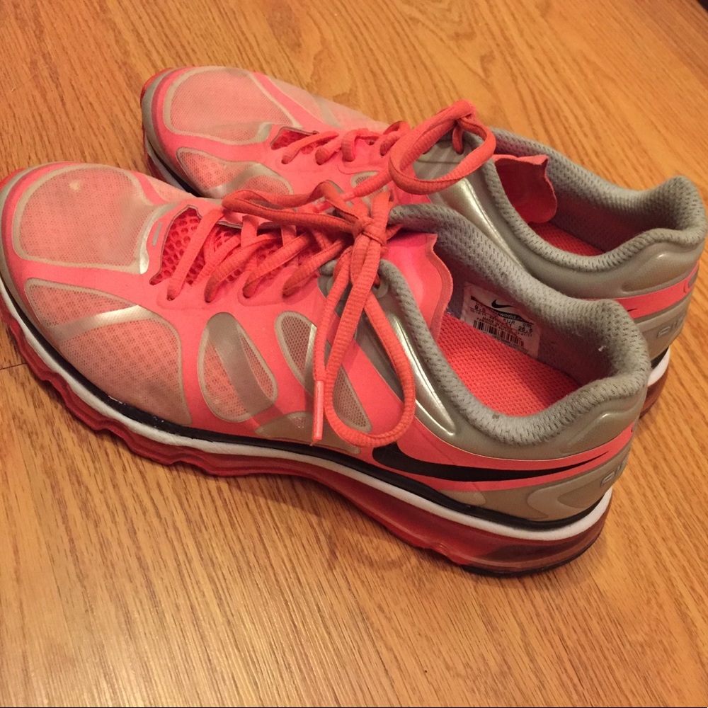 Nike Air Max in Neon Pink