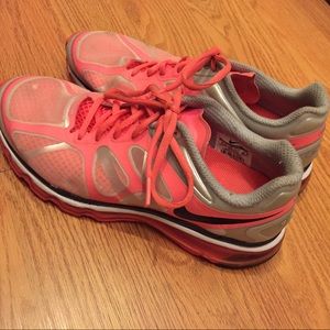 Nike Air Max in Neon Pink
